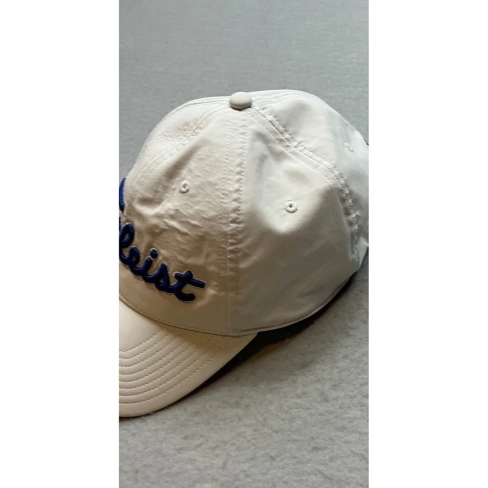 Titleist Golf Hat Adjustable Strap White Blue Embroidered‎ Logo One Size Casual